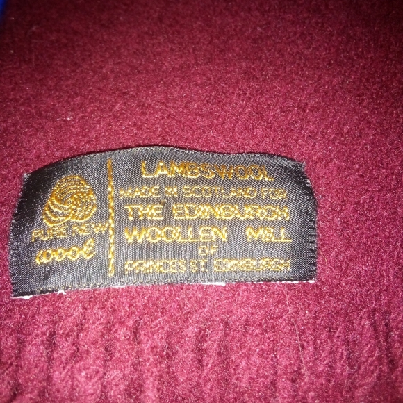 The Edinburgh Woollen Mill Of Princes St. Edinburgh Lambswool Scarf - Picture 2 of 6